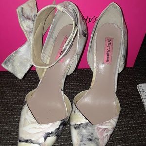 Betsey Johnson,  Melissa